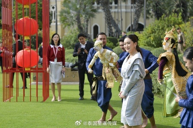 困难面前展